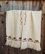 Load image into Gallery viewer, Ruana Flowers on the Vine