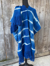 Load image into Gallery viewer, Ruana Blue and White