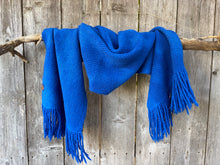 Load image into Gallery viewer, Simple Shawl
