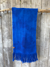 Load image into Gallery viewer, Simple Shawl
