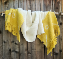 Load image into Gallery viewer, Yellow and White Shawl
